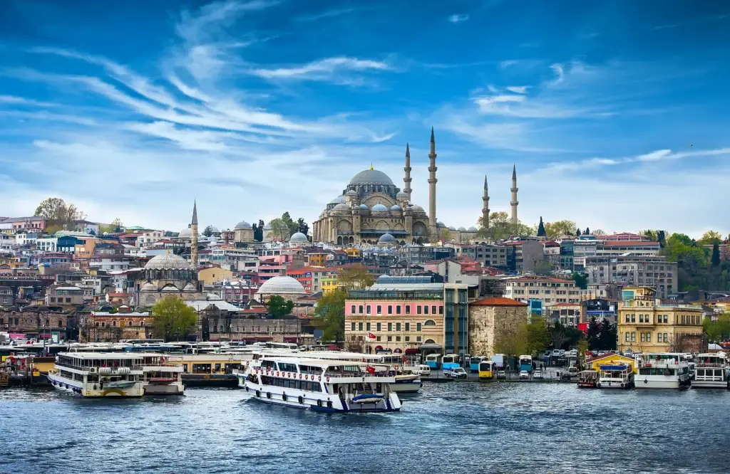 La mezquita de Süleymaniye junto al Bósforo, en Estambul