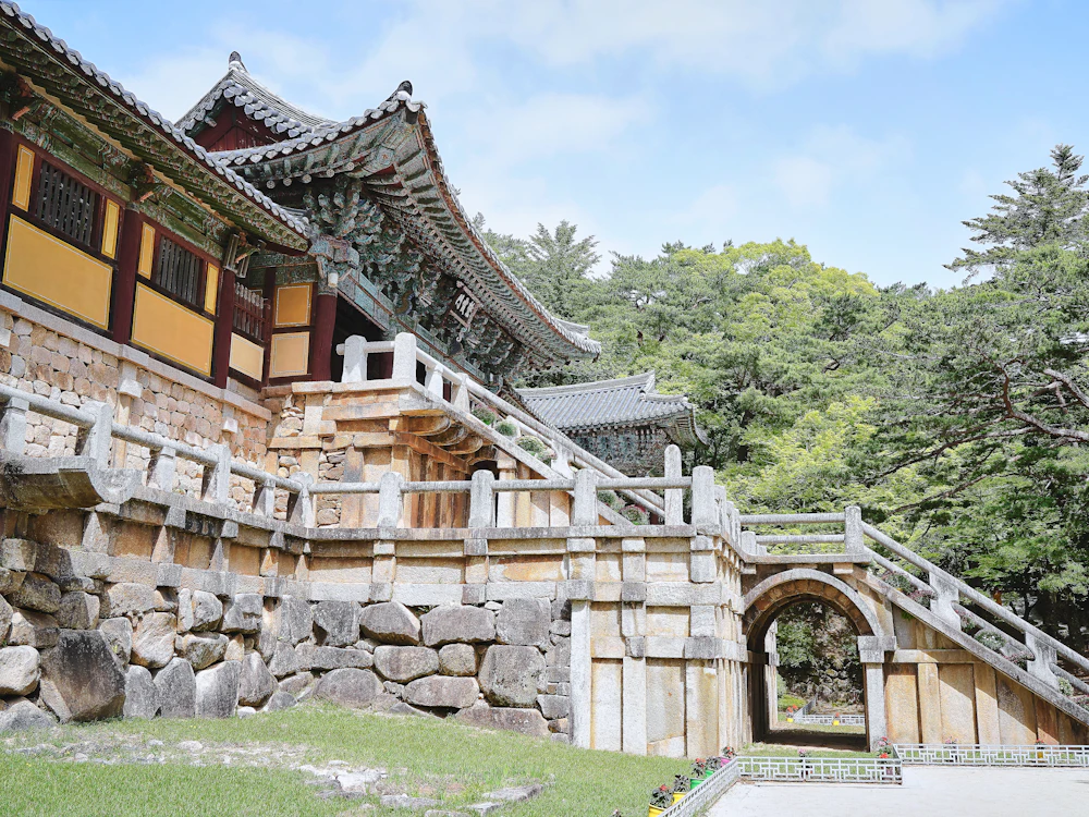 Escalinatas de piedra del templo Bulguksa, en Gyeongju