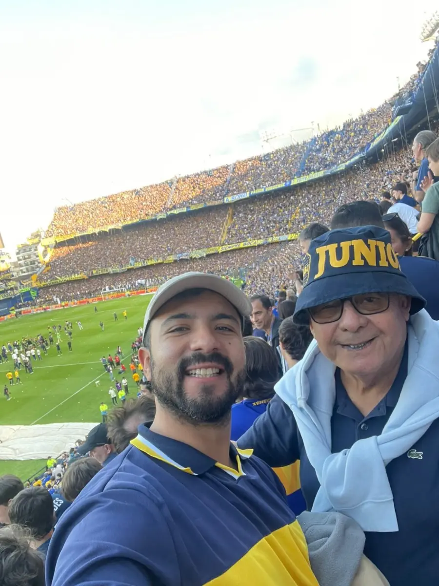 Viajeros en La Bombonera durante el Superclásico